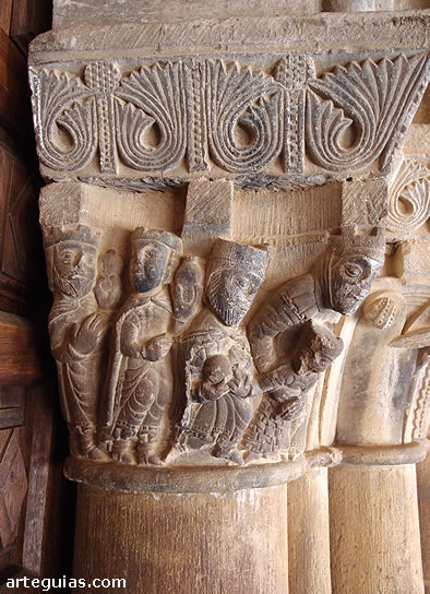 Capitel con la Adoraci&oacute;n de los Reyes Magos