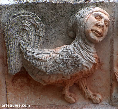 La puerta de la iglesia de Soto de Bureba contiene una espectacular colecci&oacute;n escult&oacute;rica