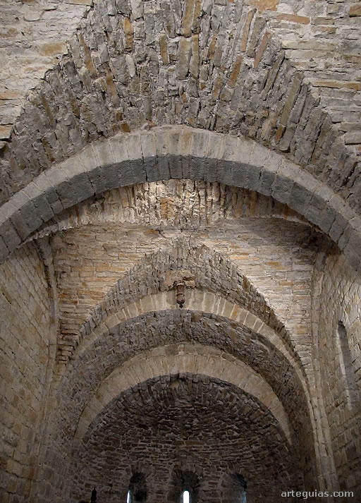 Interior de la iglesia de San Caprasio de Santa Cruz de la Seros, Huesca