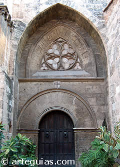 Puerta norte de la iglesia de San Juan del Hospital. Valencia
