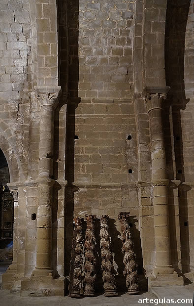 Columnas que soportan los arcos fajones de la b&oacute;veda de medio ca&ntilde;&oacute;n