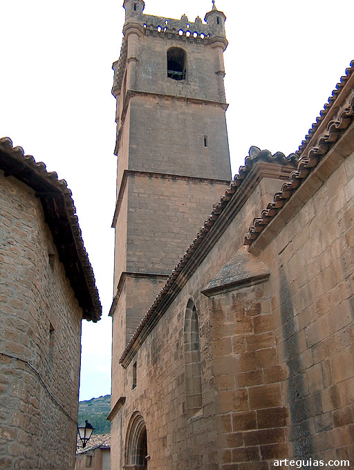 Torre campanario de la iglesia de San Mart&iacute;n de Uncastillo