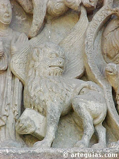 Detalle del t&iacute;mpano de la portada norte