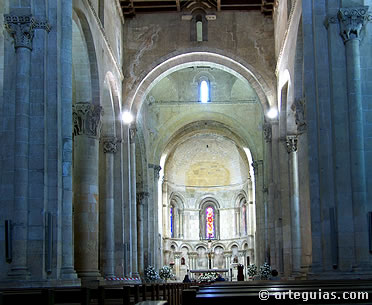 Interior de la iglesia desde los pies