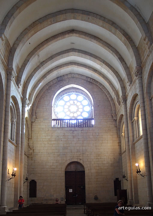 Pies de la iglesia de San Nicolas, Portomar&iacute;n