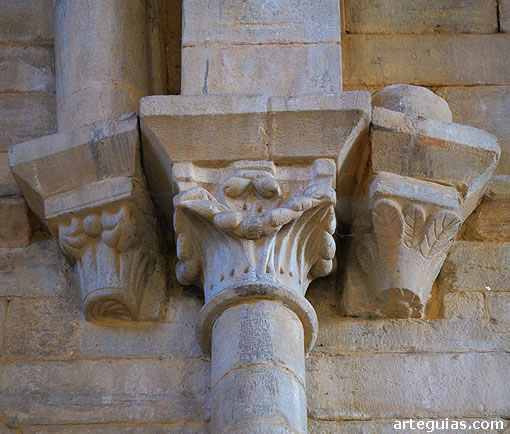 Columas y m&eacute;nsulas interiores. San Nicolas, Portomar&iacute;n