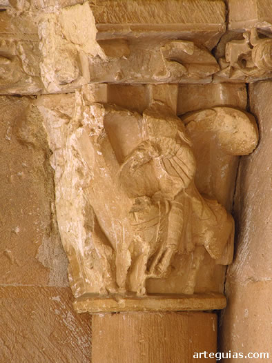 Capitel de la puerta