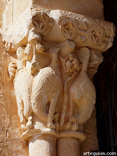 Capitel con arp&iacute;as