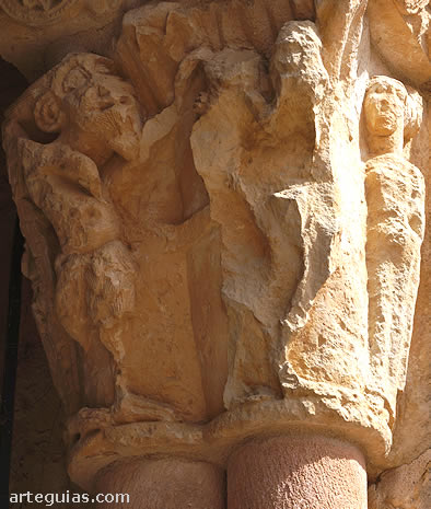 Capitel de la galer&iacute;a