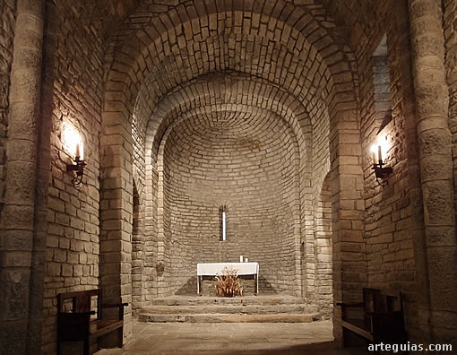 San Pedro de L&aacute;rrede: interior de la cabecera