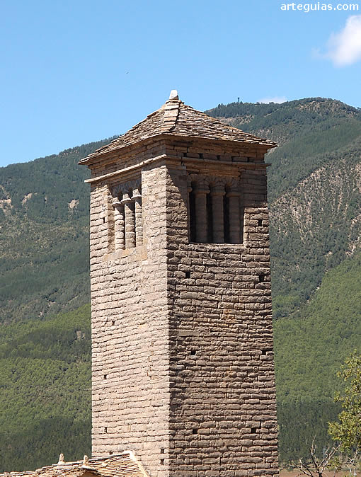 San Pedro de L&aacute;rrede: campanario