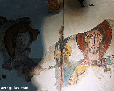Las pinturas m&aacute;s valiosas son del siglo XII, rom&aacute;nicas, donde quedan restos de un Cristo en Majestad y un Apostolado