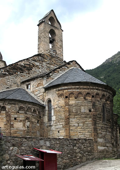Iglesia de Santa Eulalia de Unha,: aspecto desde el sureste