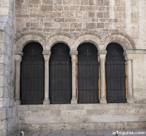 Deetalle del p&oacute;rtico norte