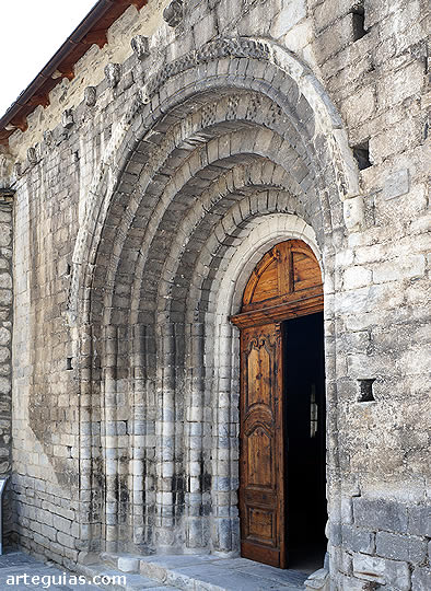Santa Mar&iacute;a de Arties: puerta norte