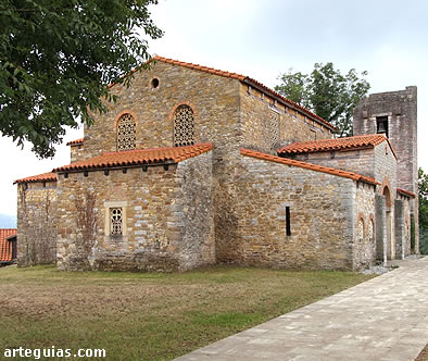 Iglesia de Santa Mar&iacute;a de Bendones: costado norte