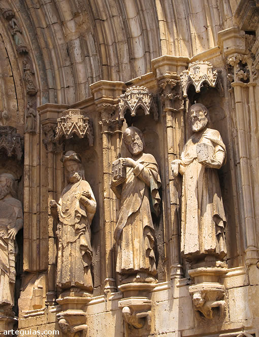 Puerta de los Ap&oacute;stoles