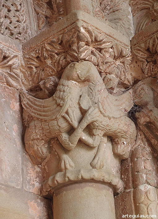 Uno de los capiteles del lado sur