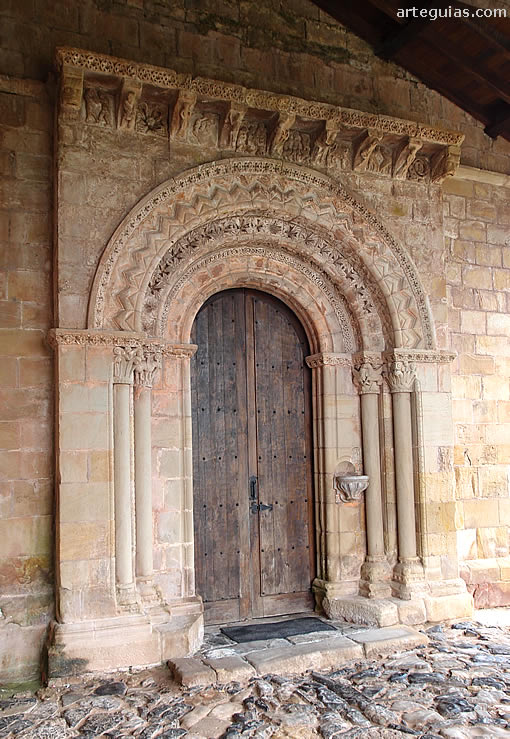 Preciosa puerta rom&aacute;nica. Narzana