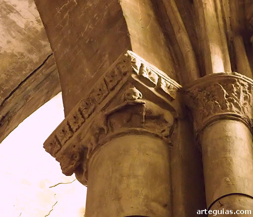 Iglesia de Santa Mar&iacute;a de Palacio de Logro&ntilde;o: capiteles figurados anteriores