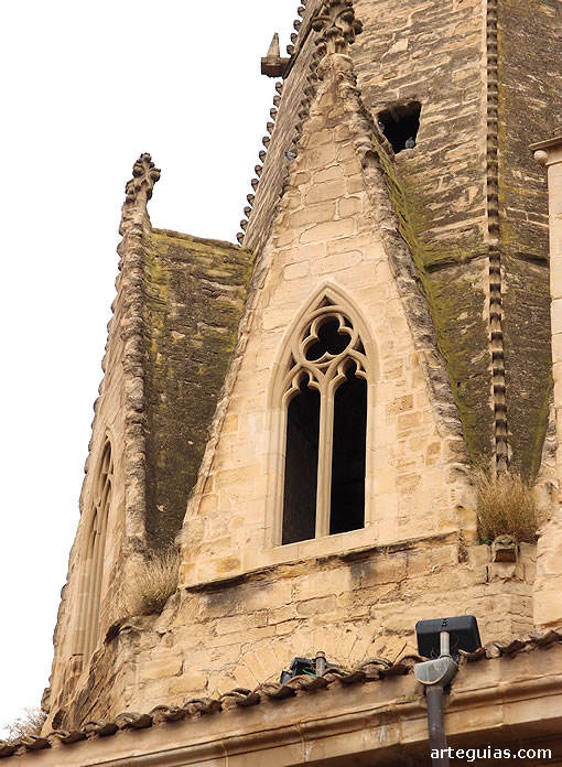 Detalle de la aguja de la torre g&oacute;tica