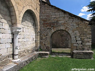 Muro sur de la iglesia con su contrafuerte