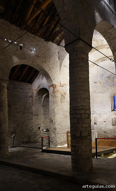 Interior de la iglesia de Sant Climent de Ta&uuml;ll : austeridad y aniconismo escult&oacute;rico