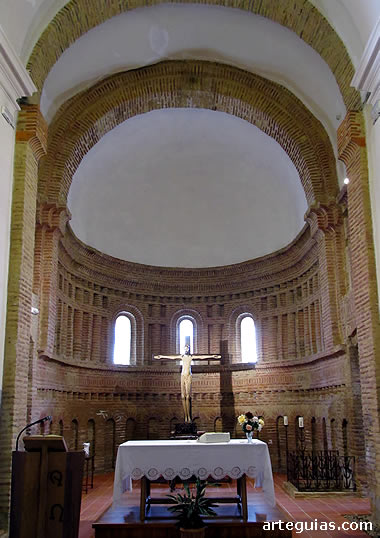 &Aacute;bside central de la iglesia de Santerv&aacute;s de Campos