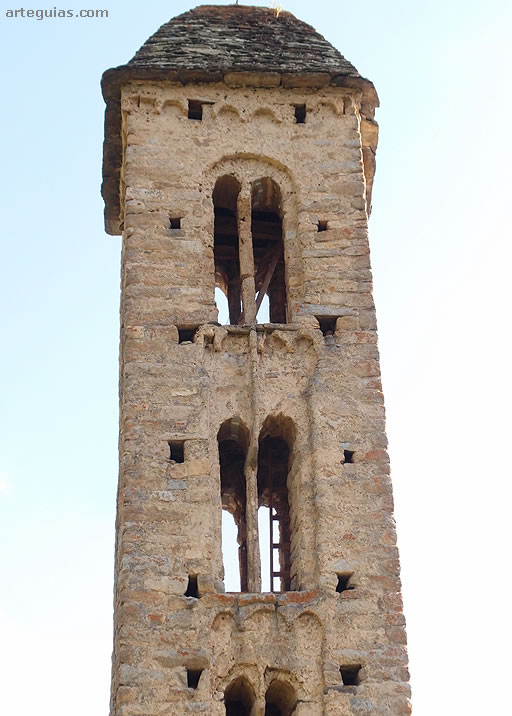 Detalle de la torre campanario