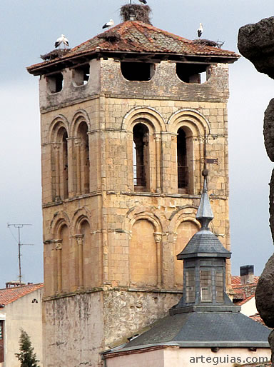 La iglesia de San Justo se&ntilde;ala su existencia mediante su torre