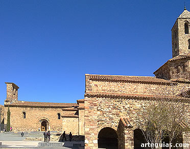 Imagen de los tres edificios de la Seu d'&Egrave;gara