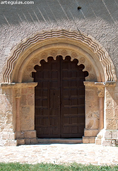 Puerta de la iglesia de Sotillo, situada en el muro meridional