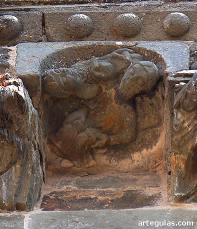 Dos personajes en la cornisa