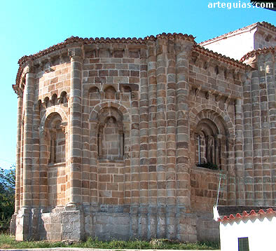 Cabecera de la iglesia de Vallejo de Mena desde el noreste