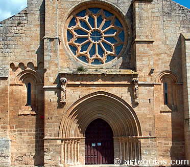 Fachada occidental de la Colegiata de Castrojeriz. Burgos