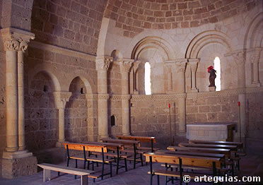 Interior de la ermita de San Vicente de Fuentesoto