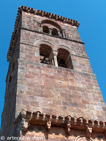 Campanario rom&aacute;nico de la iglesia de Vizca&iacute;nos