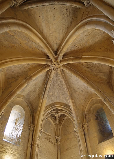 B&oacute;veda de crucer&iacute;a en una de las torres