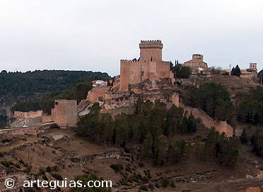 Conjunto de murallas y castillo de Alarc&oacute;n
