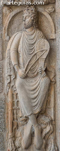 Rey David con rabel. Puerta de las Plater&iacute;as de la catedral de antiago de Compostela