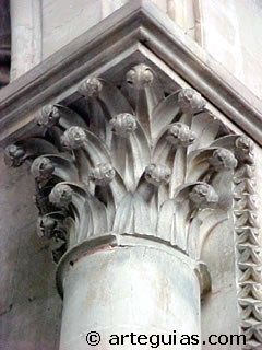 Delicado capitel del monasterio cisterciense de las Huelgas de Burgos