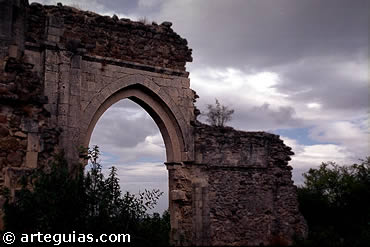Ruinas del monasterio Cisterciense de Santa Mar&iacute;a de la Sierra. Segovia