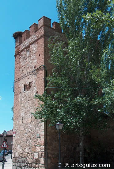 Torre de la muralla de Alcal&aacute; de Henares. Madrid