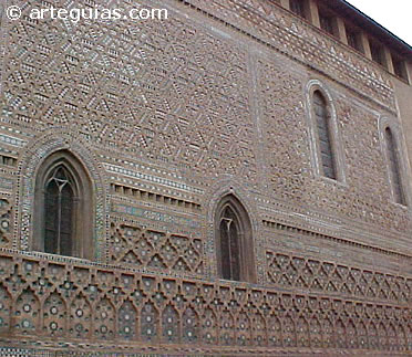 Muro mud&eacute;jar de la "Parroquieta" de la Seo