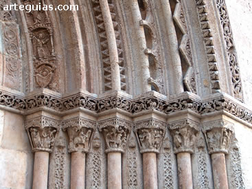 Puerta del Palau de la Catedral de Valencia. El Cantar de Mio Cid relata la conquista de esta ciudad