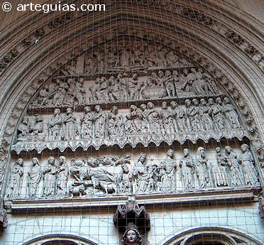 G&oacute;tico en &Aacute;lava (Pa&iacute;s Vasco). Puerta de la iglesia de San Pedro de Vitoria
