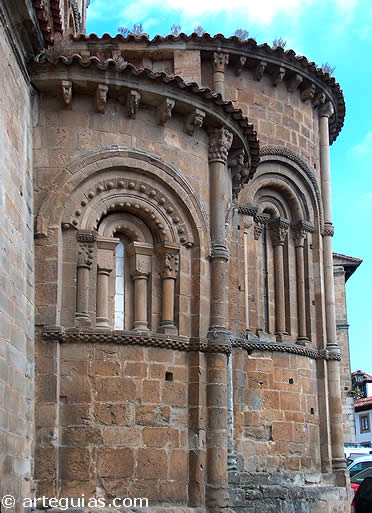 Cabecera de la Colegiata de Santillana del Mar