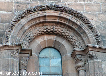 Ventanal rom&aacute;nico