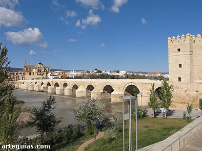 Desde la Torre de Calahorra se contempla una  preciosa panor&aacute;mica de C&oacute;rdoba