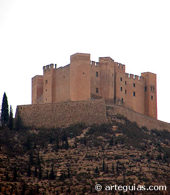 Grandiosa estampa del castillo de Mequinenza, Zaragoza